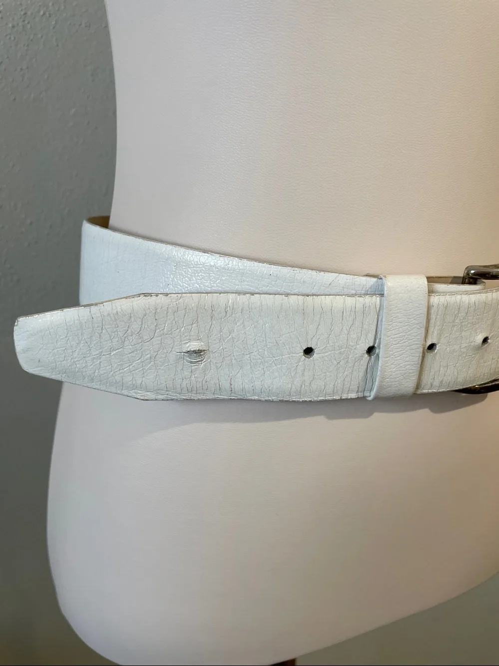 Y2K White Leather Skinny Belt Gold Buckle Size 34 Vintage Paris Adjustable Retro